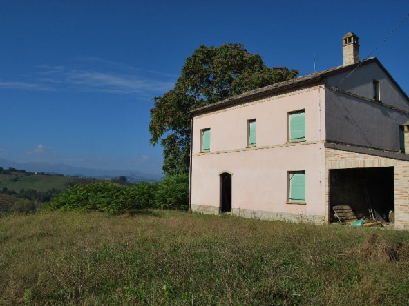 Country house with Sibillini Mountains view