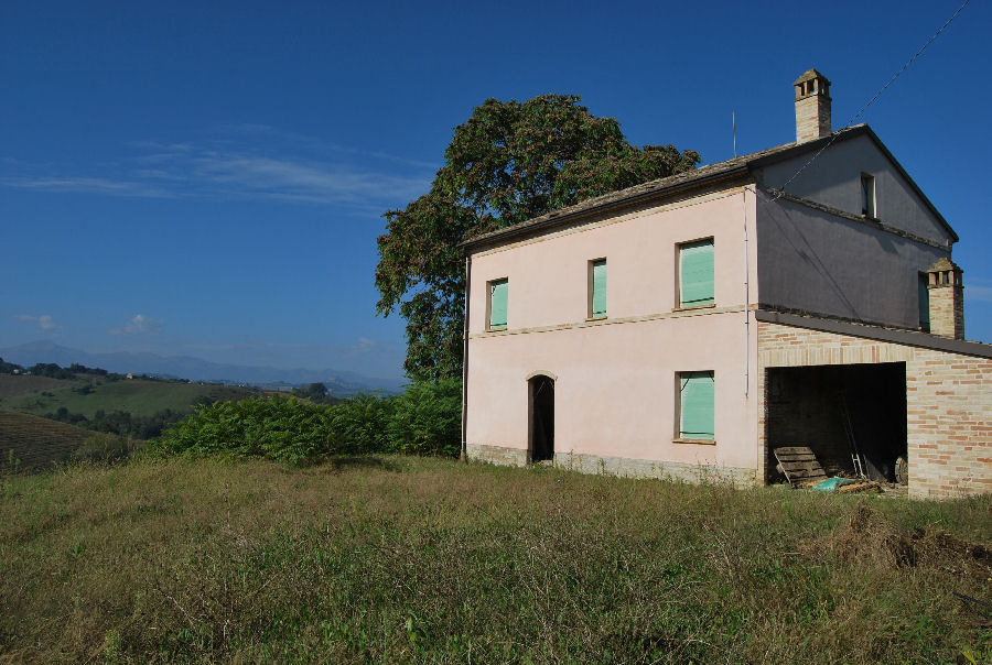 Country house with Sibillini Mountains view