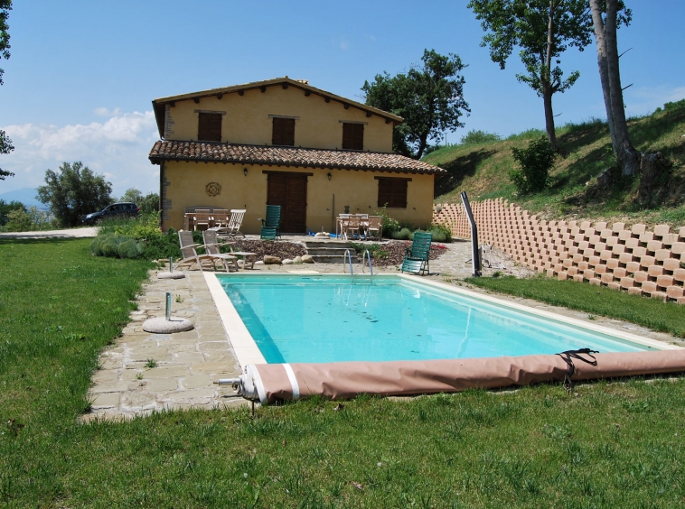 Country house with pool in Moresco