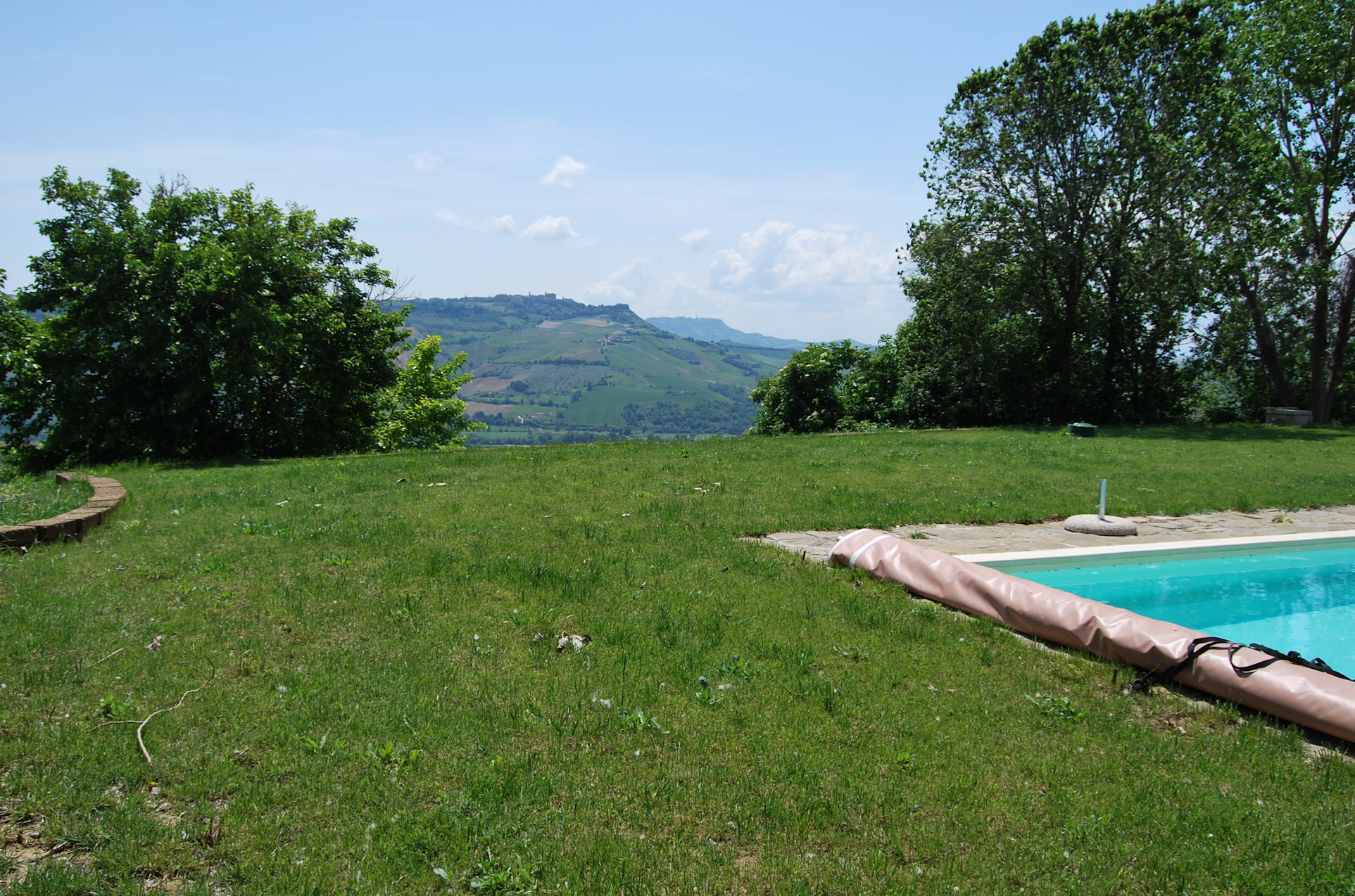 Country house with pool in Moresco
