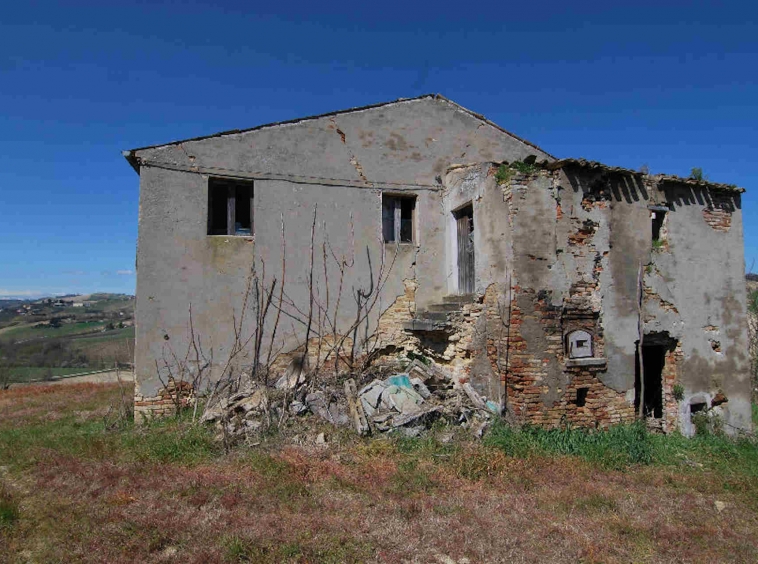 Country house near Montefiore dell'Aso