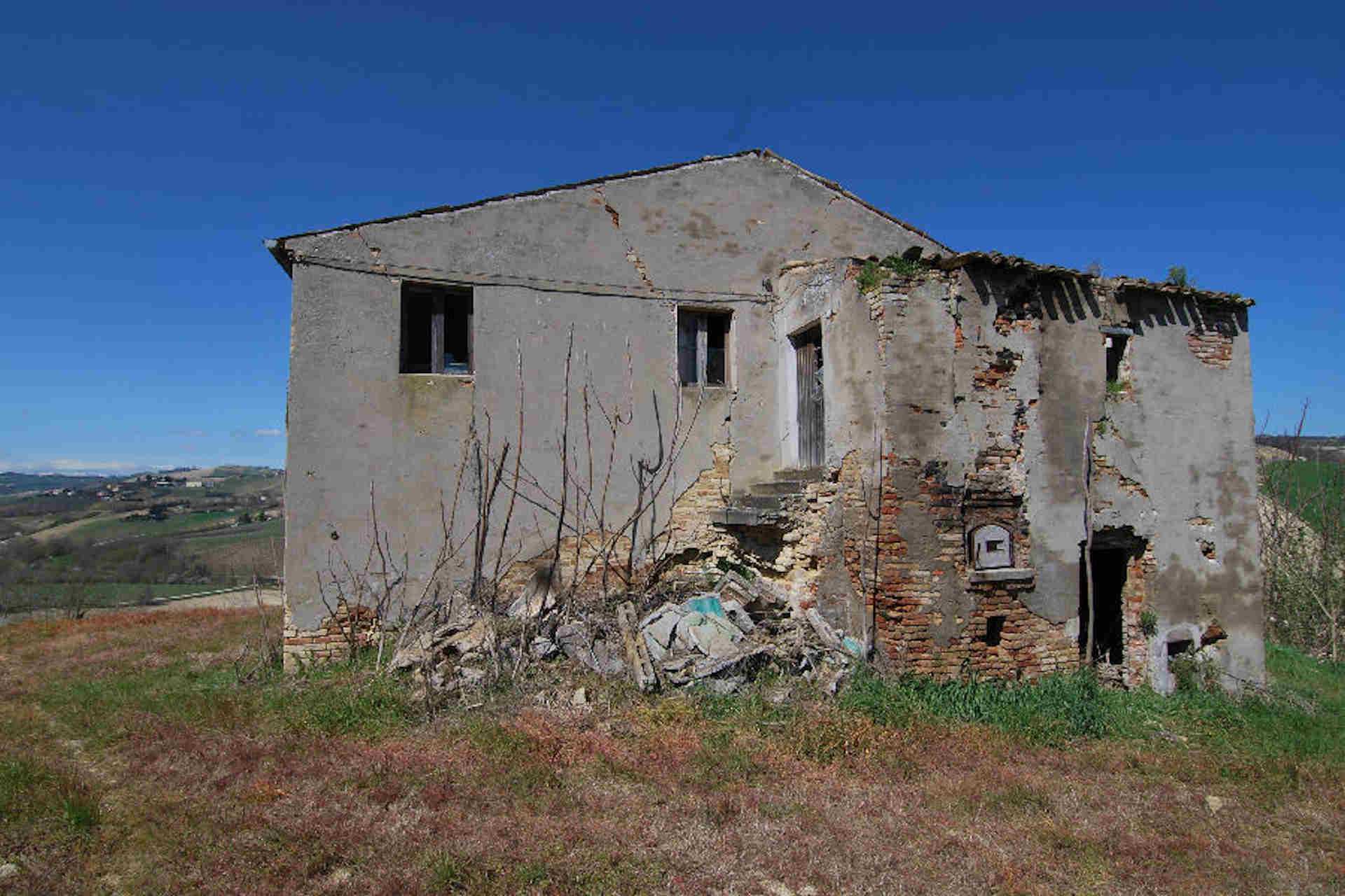 Country house near Montefiore dell'Aso