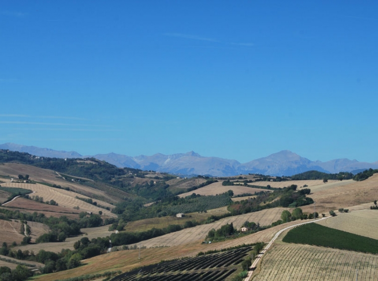 Farmhouse with stunning mountains view