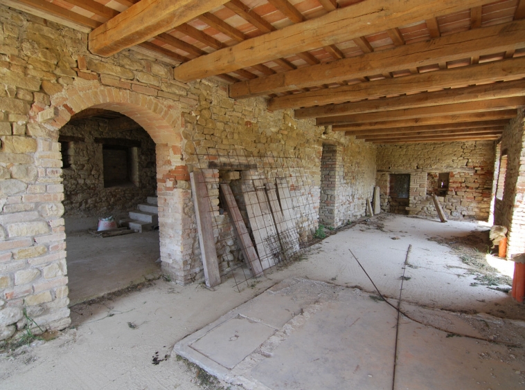 Stone country house in Penna San Giovanni