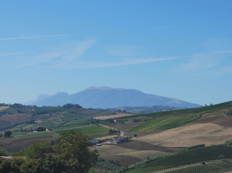 Farmhouse with stunning mountains view