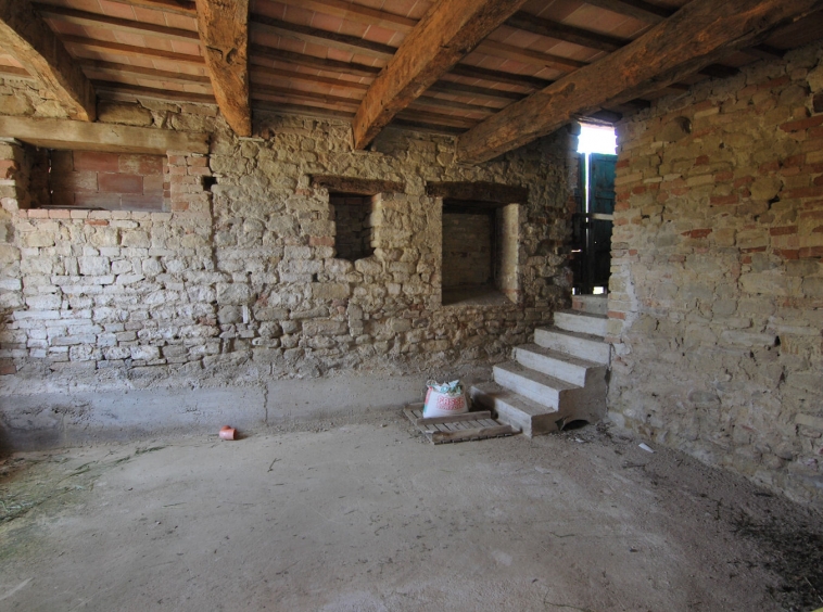 Stone country house in Penna San Giovanni