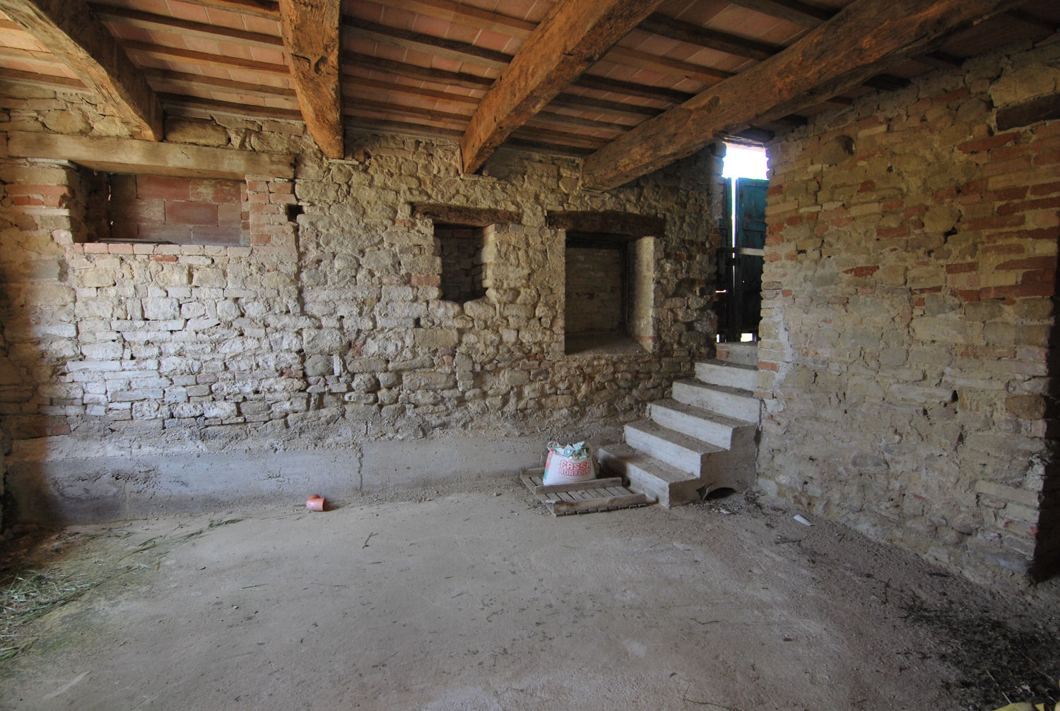 Stone country house in Penna San Giovanni