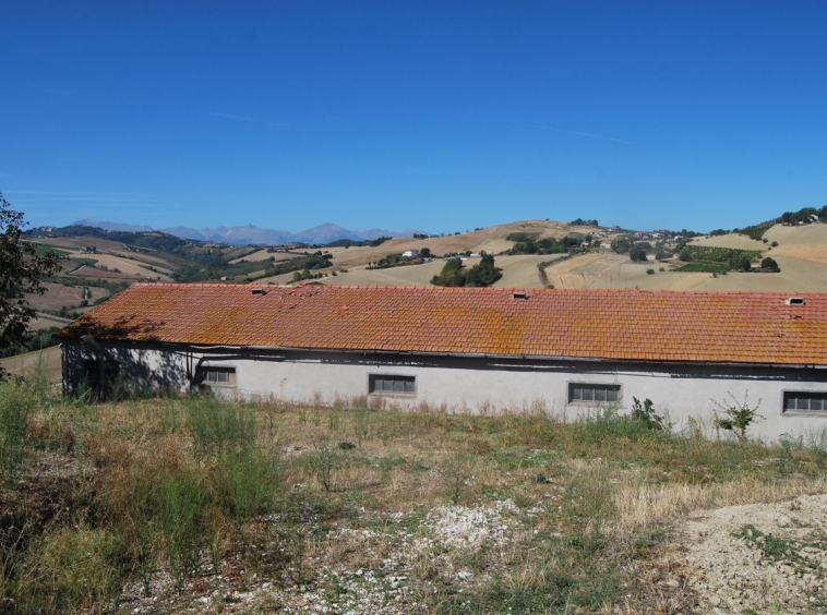 Farmhouse with stunning mountains view