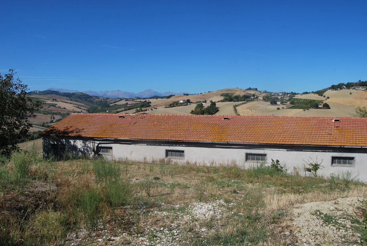 Farmhouse with stunning mountains view