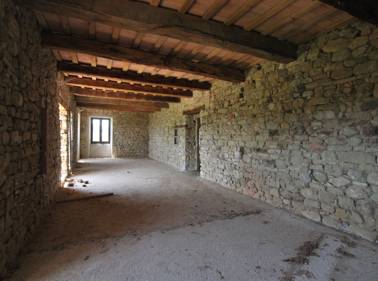 Stone country house in Penna San Giovanni