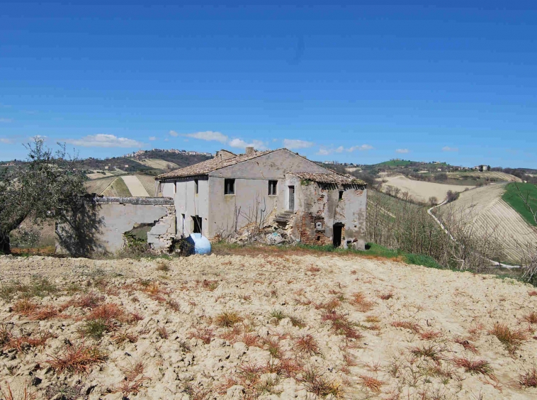 Country house near Montefiore dell'Aso