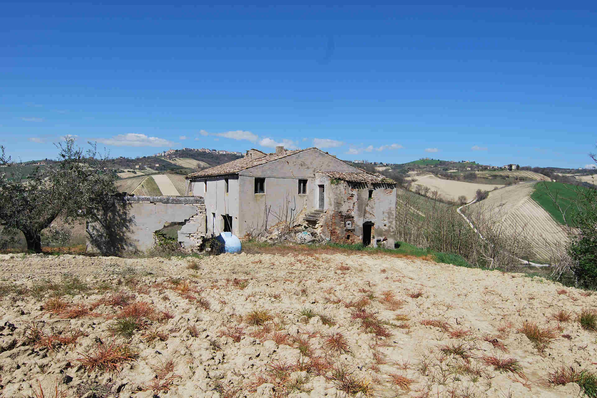 Country house near Montefiore dell'Aso