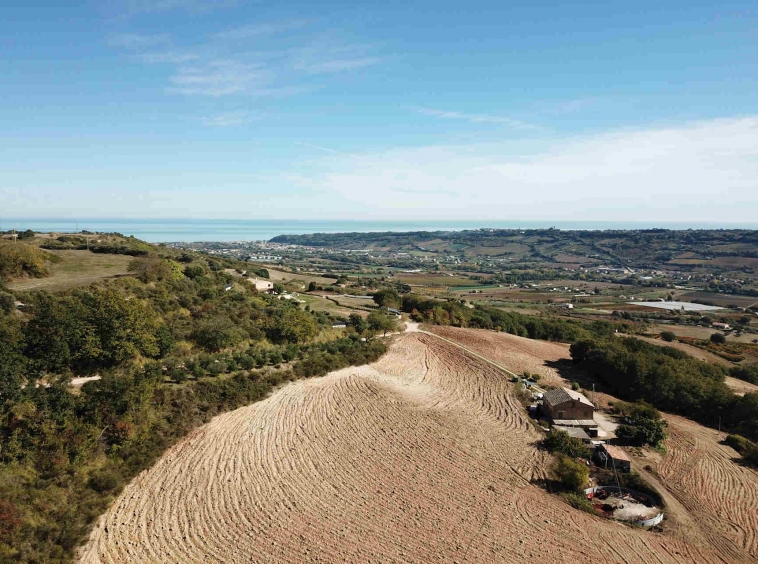 Country house in Monterubbiano with Mountains view