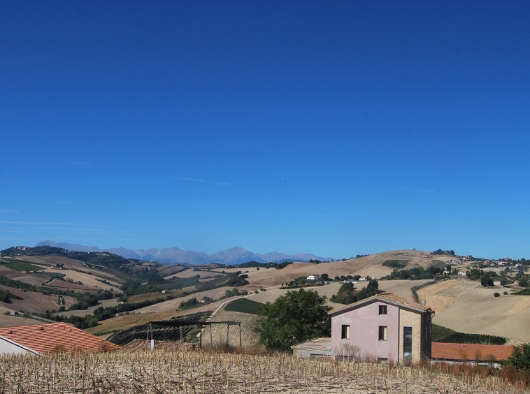 Farmhouse with stunning mountains view