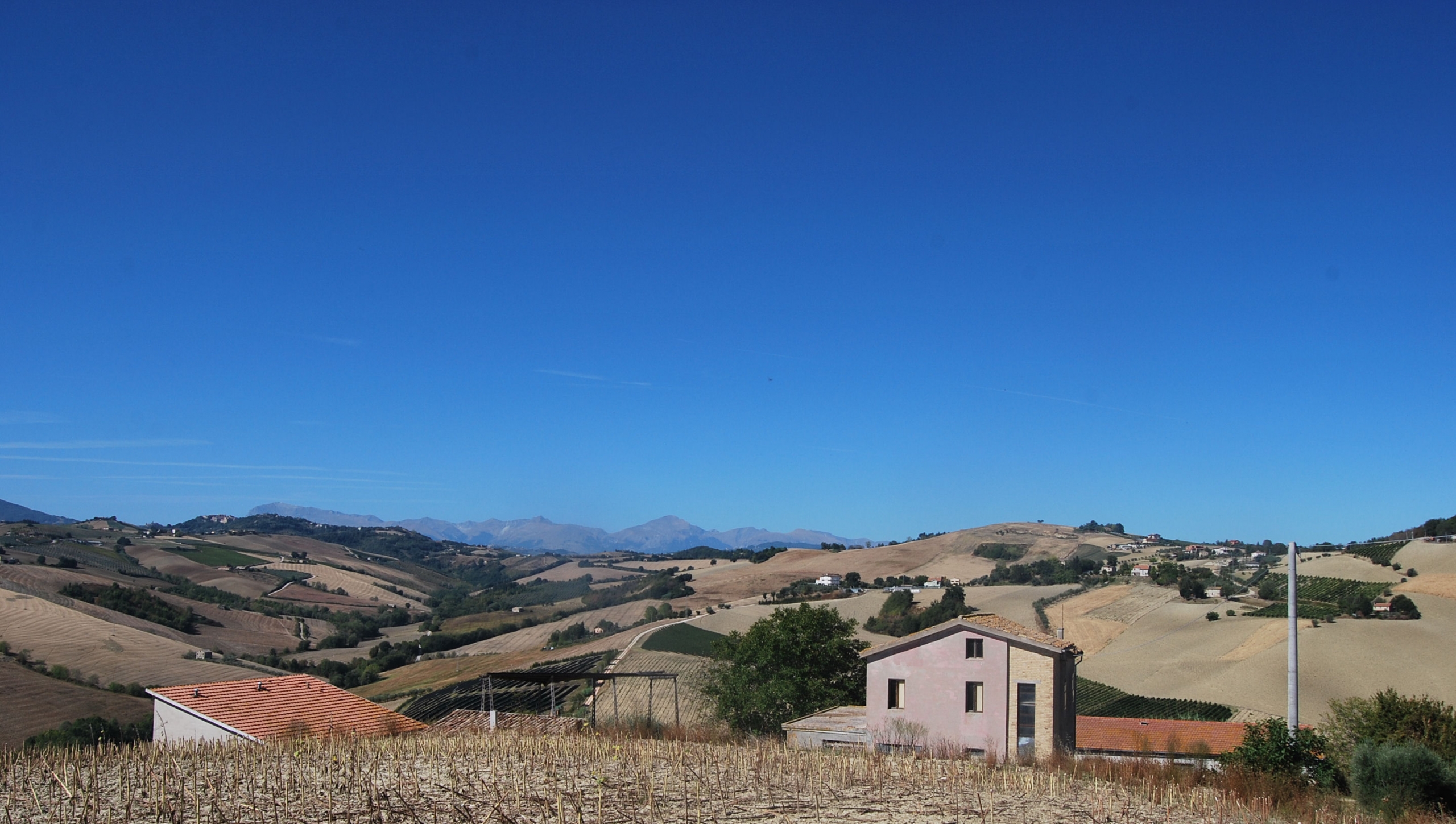 Farmhouse with stunning mountains view