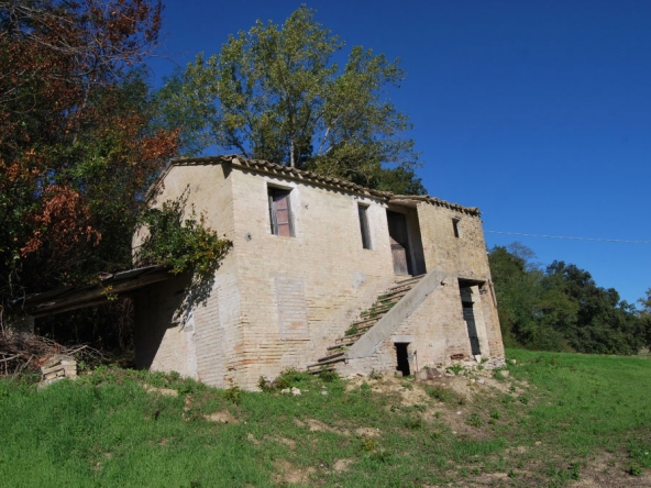 Country house in Moregnano (Petritoli)