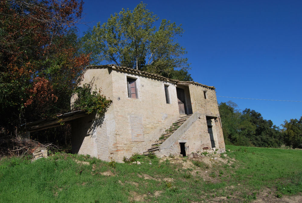 Country house in Moregnano (Petritoli)
