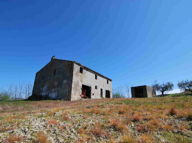 Country house near Montefiore dell'Aso