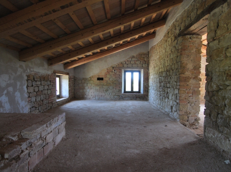 Stone country house in Penna San Giovanni