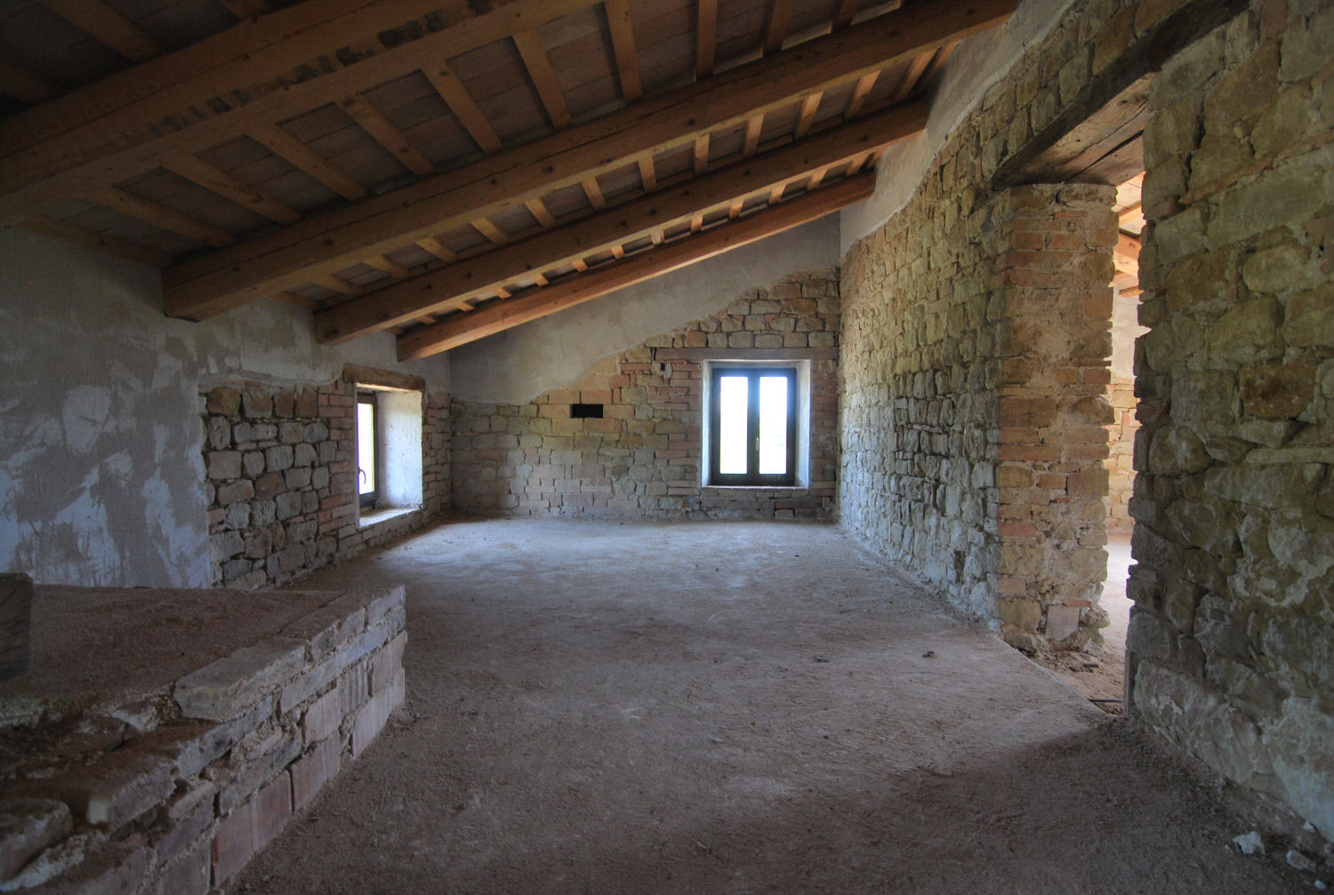 Stone country house in Penna San Giovanni