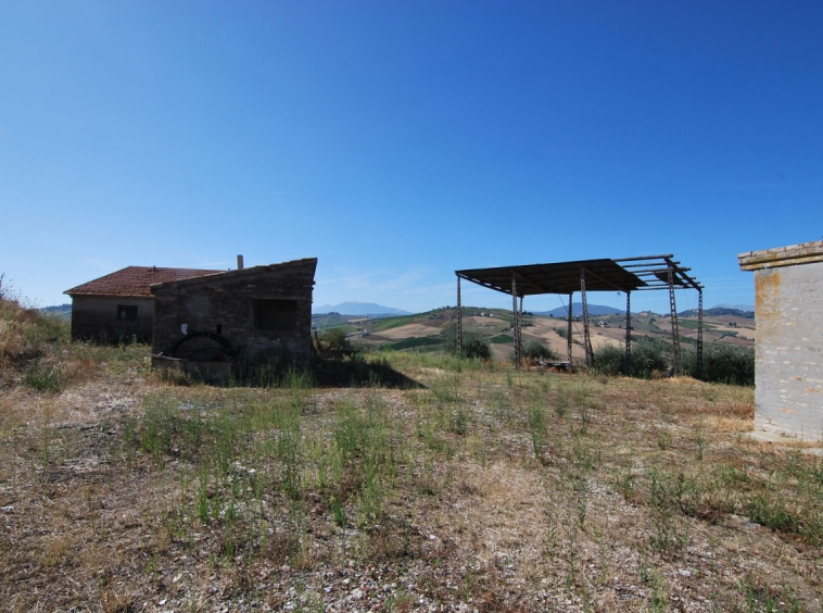 Farmhouse with stunning mountains view