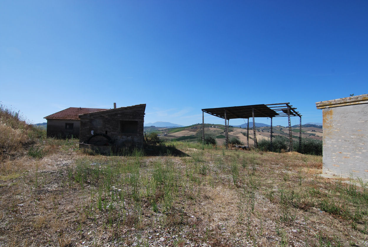 Farmhouse with stunning mountains view