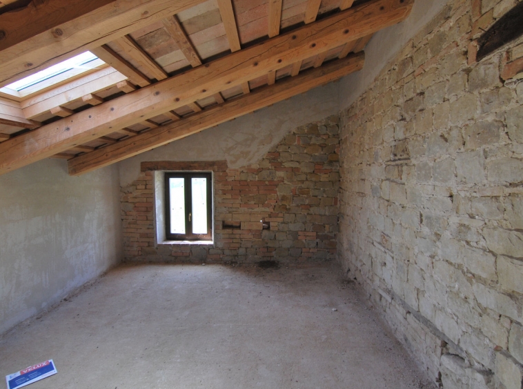 Stone country house in Penna San Giovanni