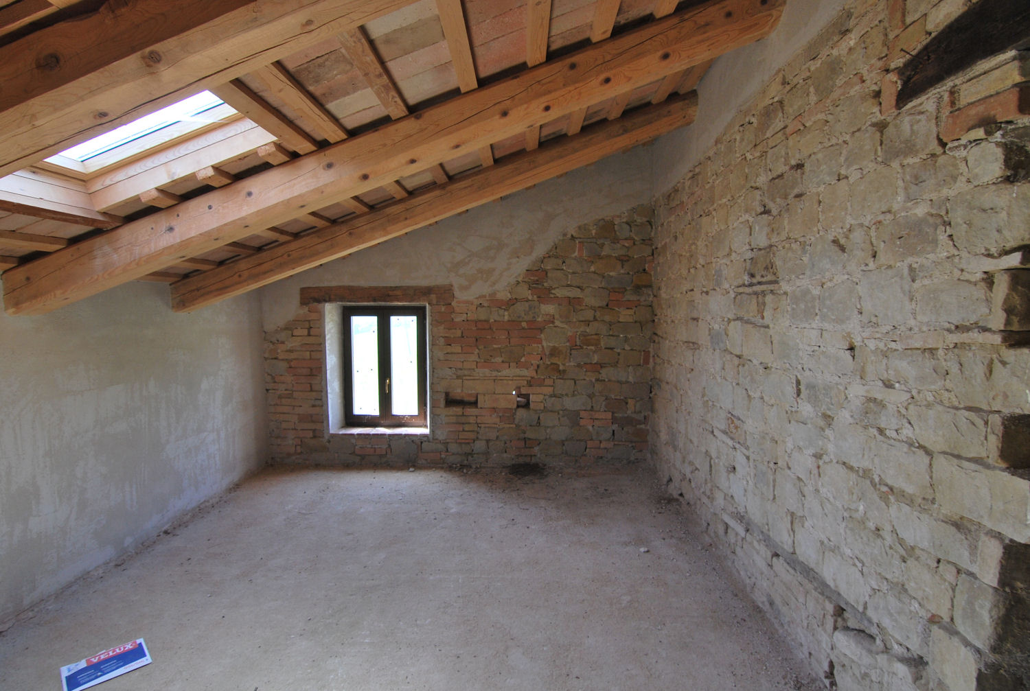 Stone country house in Penna San Giovanni