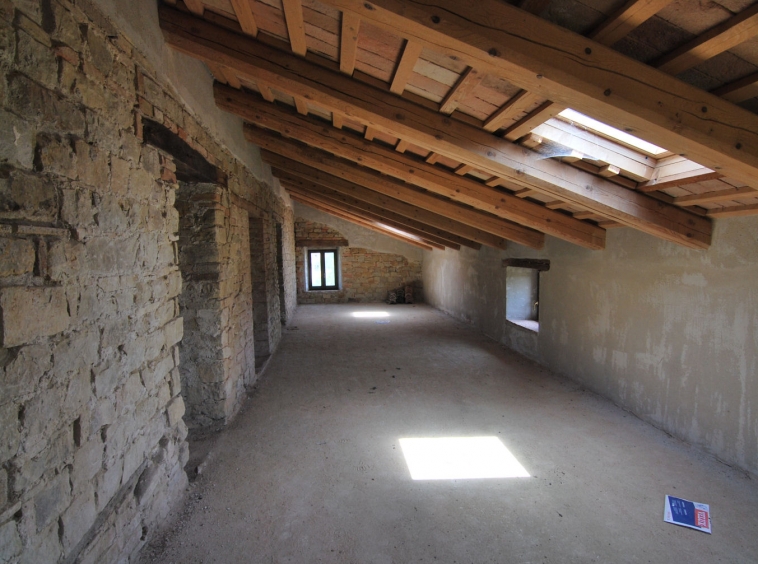 Stone country house in Penna San Giovanni