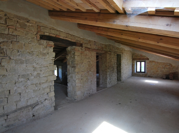 Stone country house in Penna San Giovanni