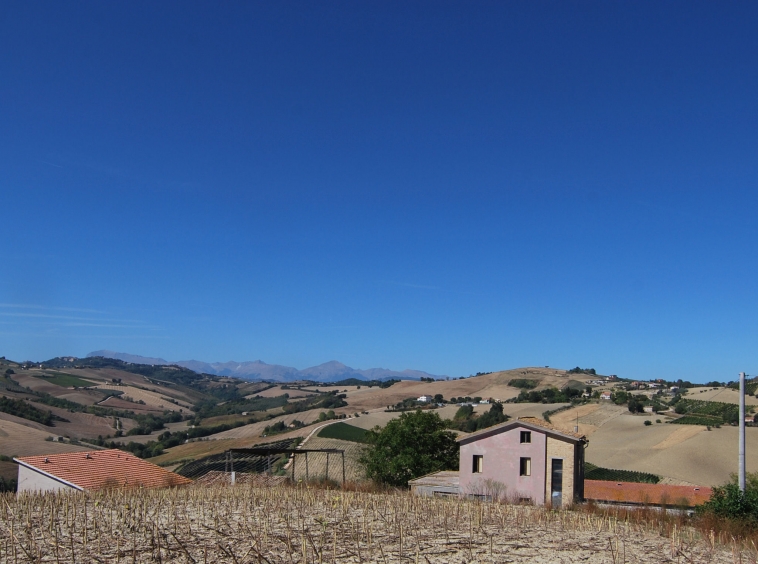 Farmhouse with stunning mountains view