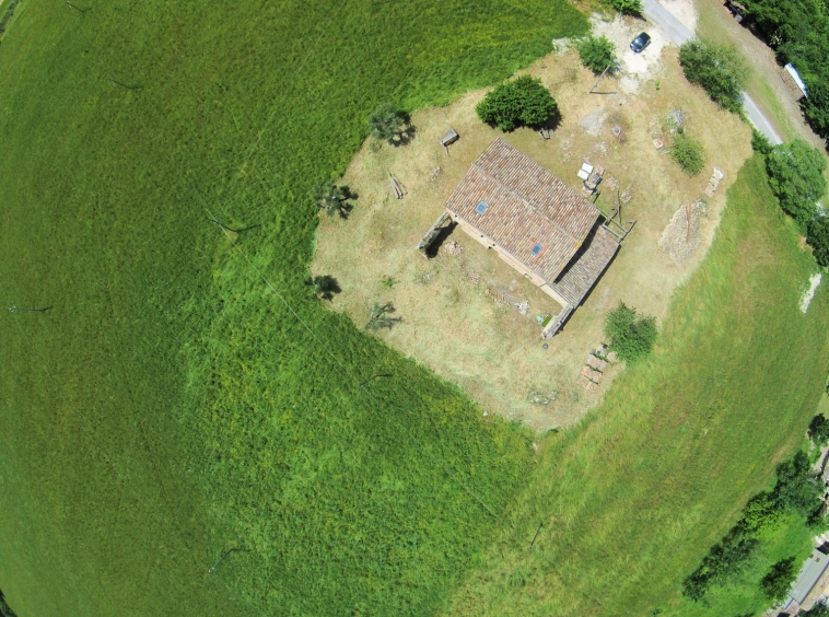 Stone country house in Penna San Giovanni