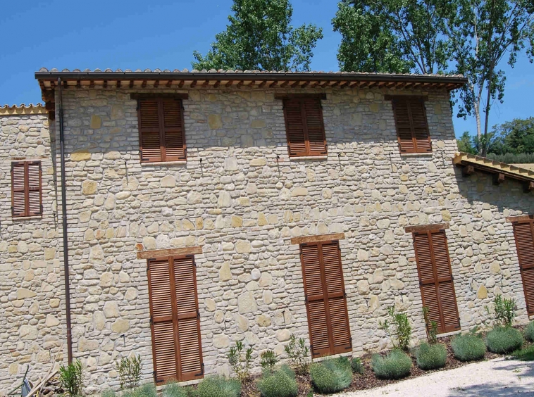 Country house with pool in Moresco