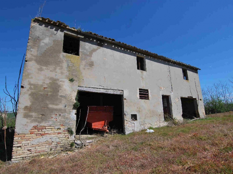 Country house near Montefiore dell'Aso