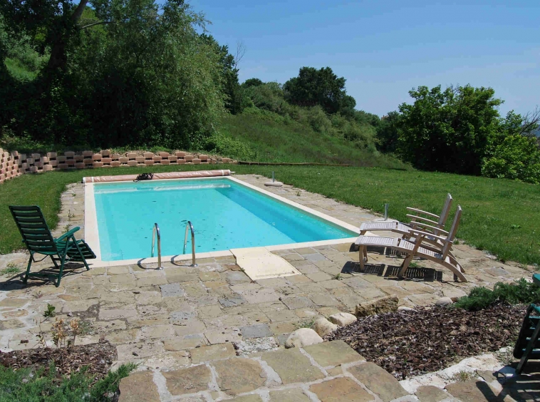 Country house with pool in Moresco