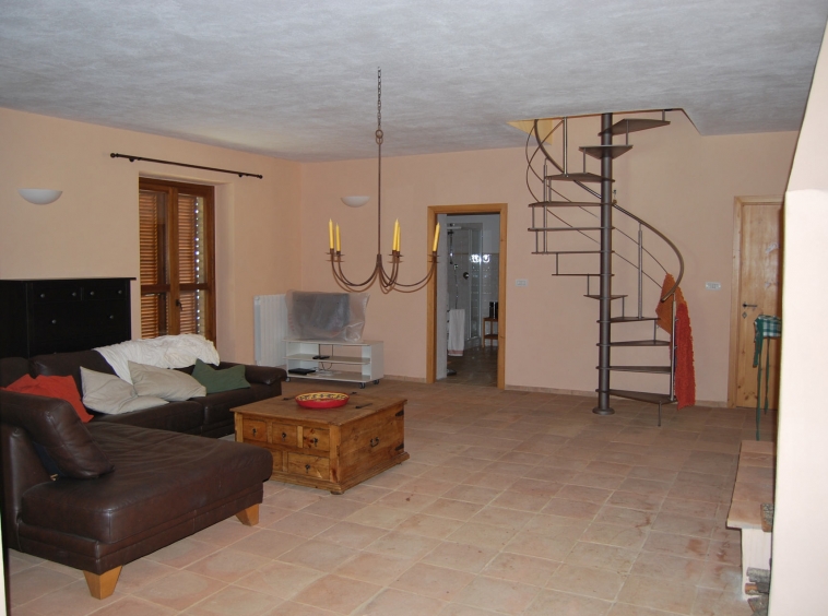Country house with pool in Moresco
