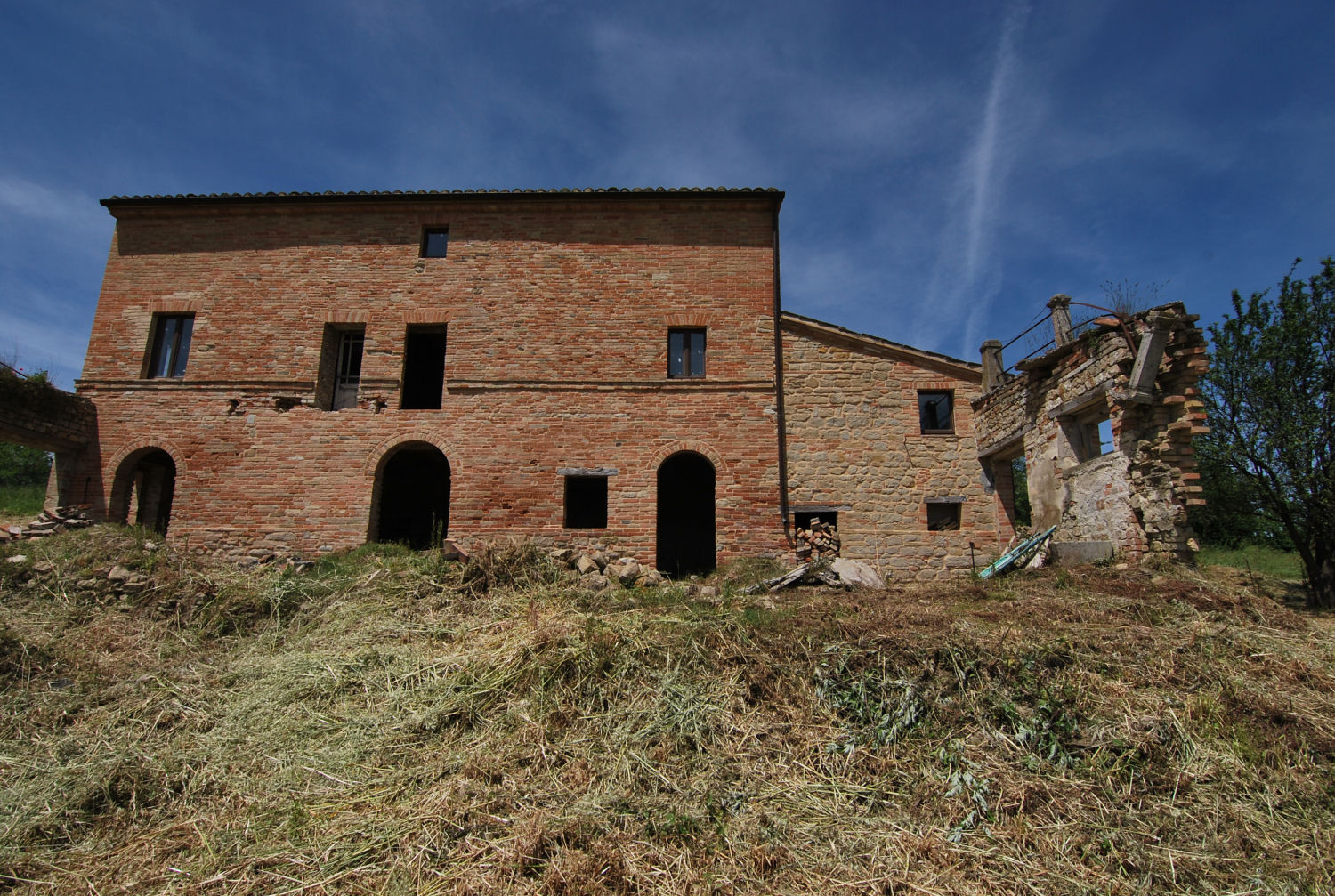 Stone country house in Penna San Giovanni