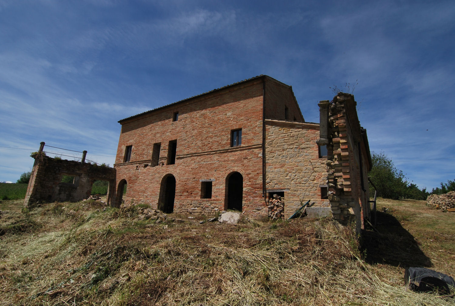 Stone country house in Penna San Giovanni