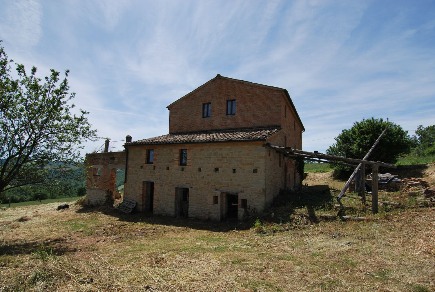 Stone country house in Penna San Giovanni