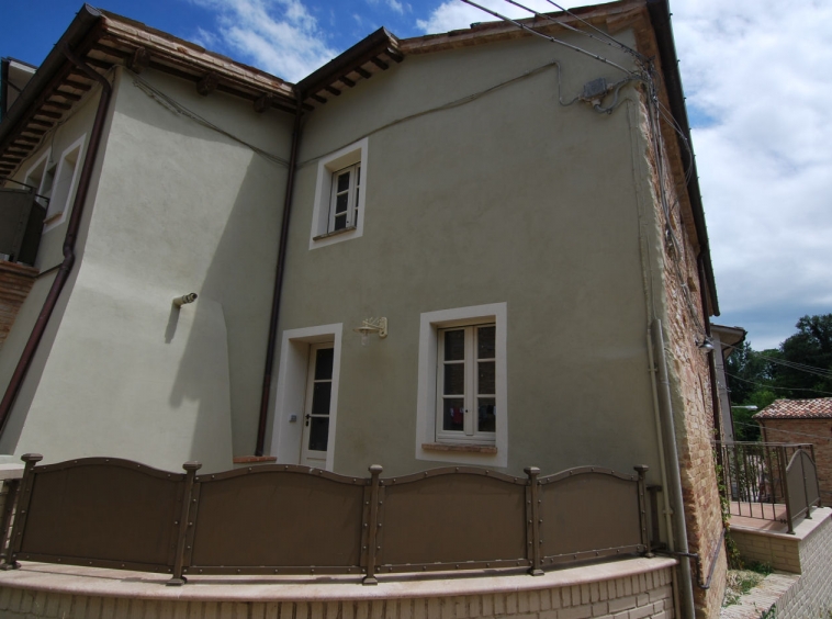 Town house with Mountains view