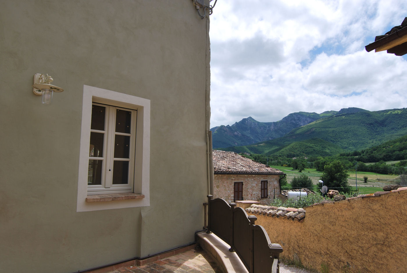 Town house with Mountains view