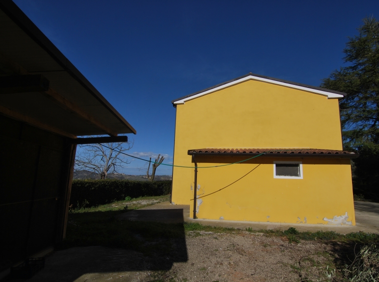 Country house in Carassai with mountains view