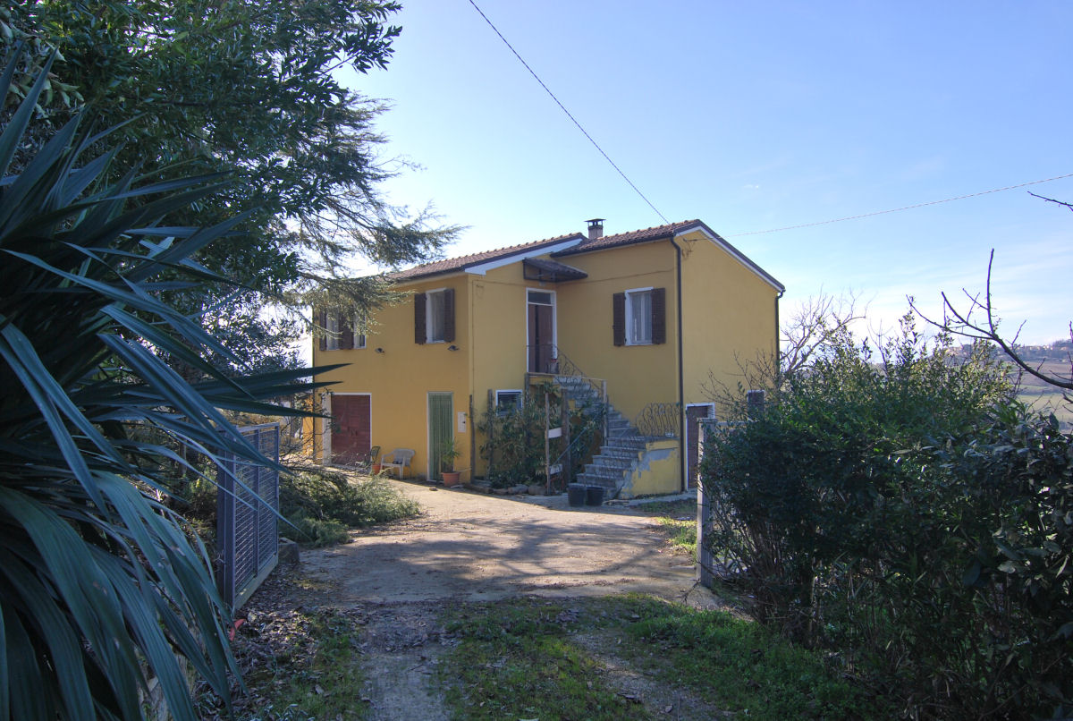 Country house in Carassai with mountains view