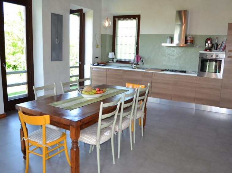Country house with pool in Montottone