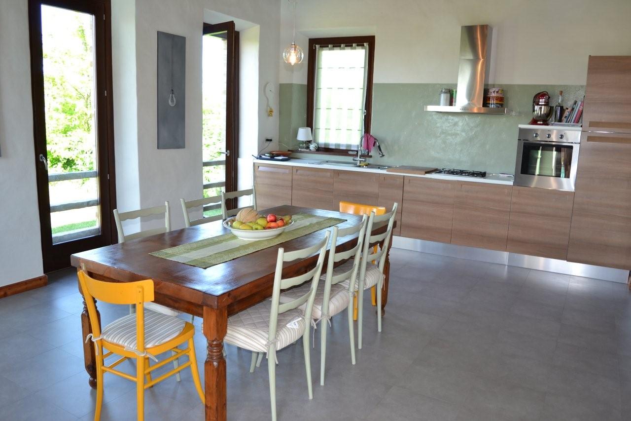 Country house with pool in Montottone
