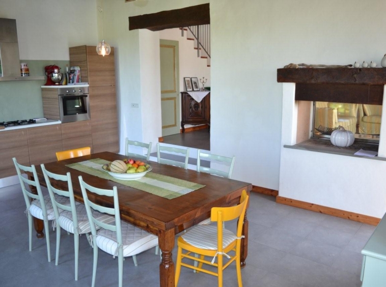 Country house with pool in Montottone