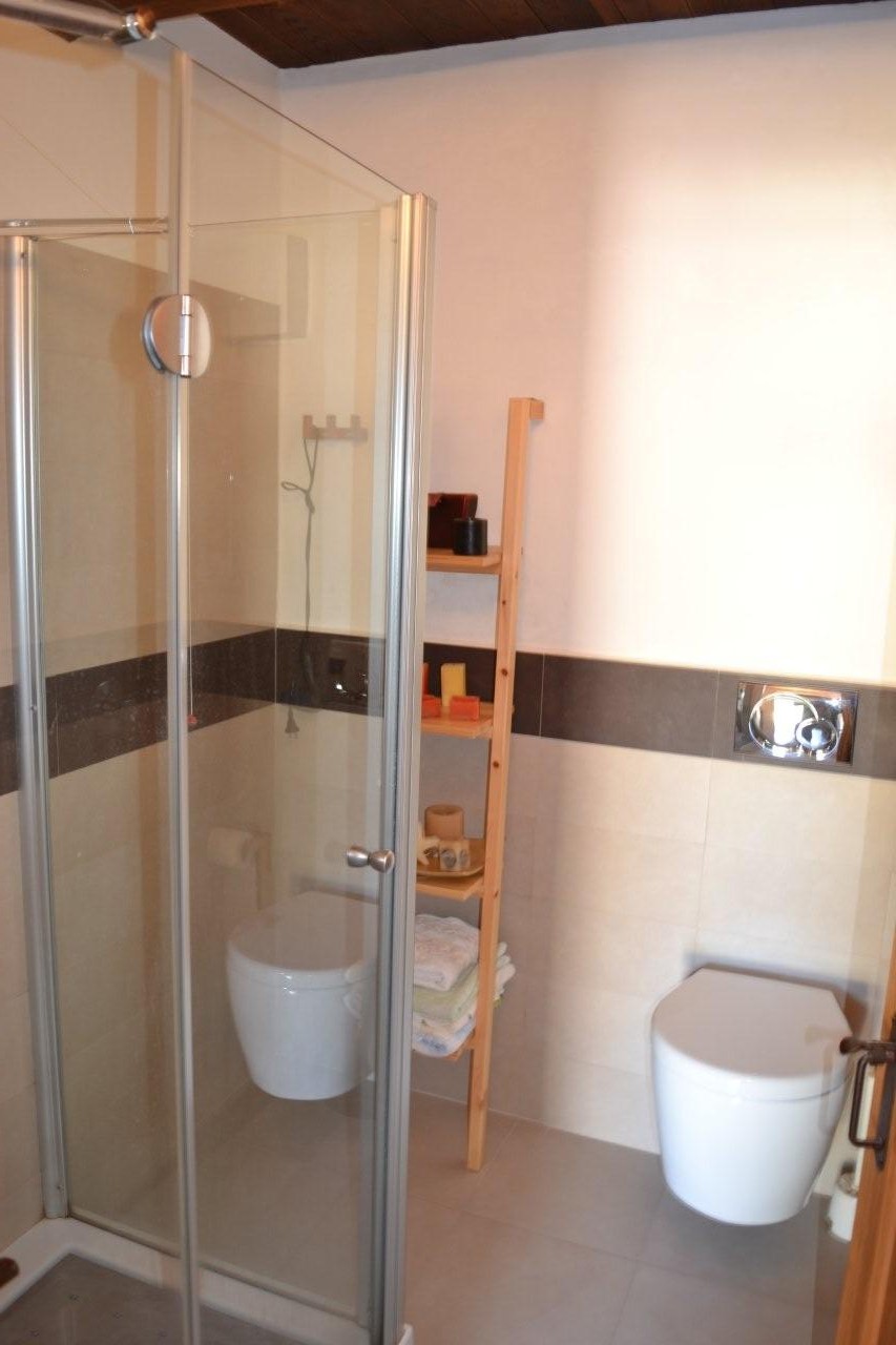Country house with pool in Montottone