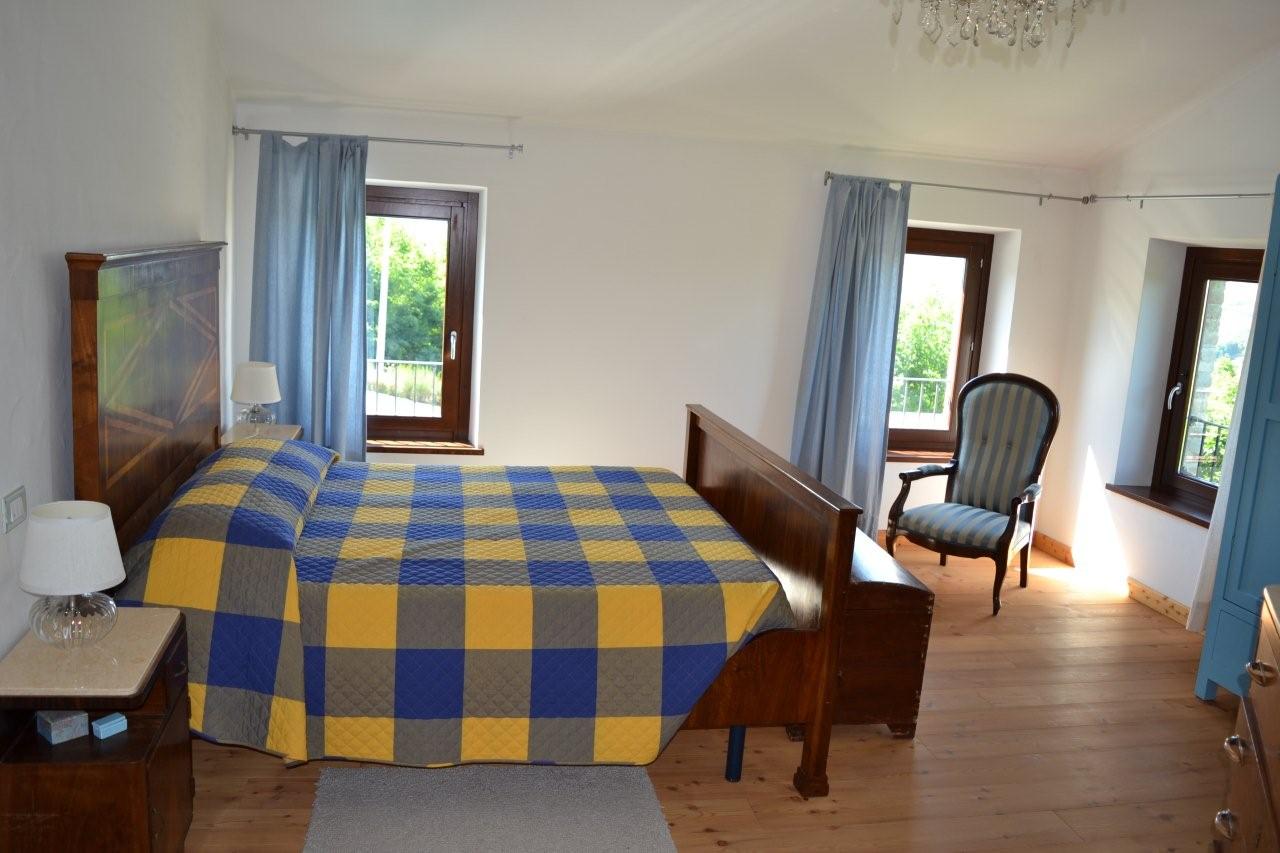 Country house with pool in Montottone