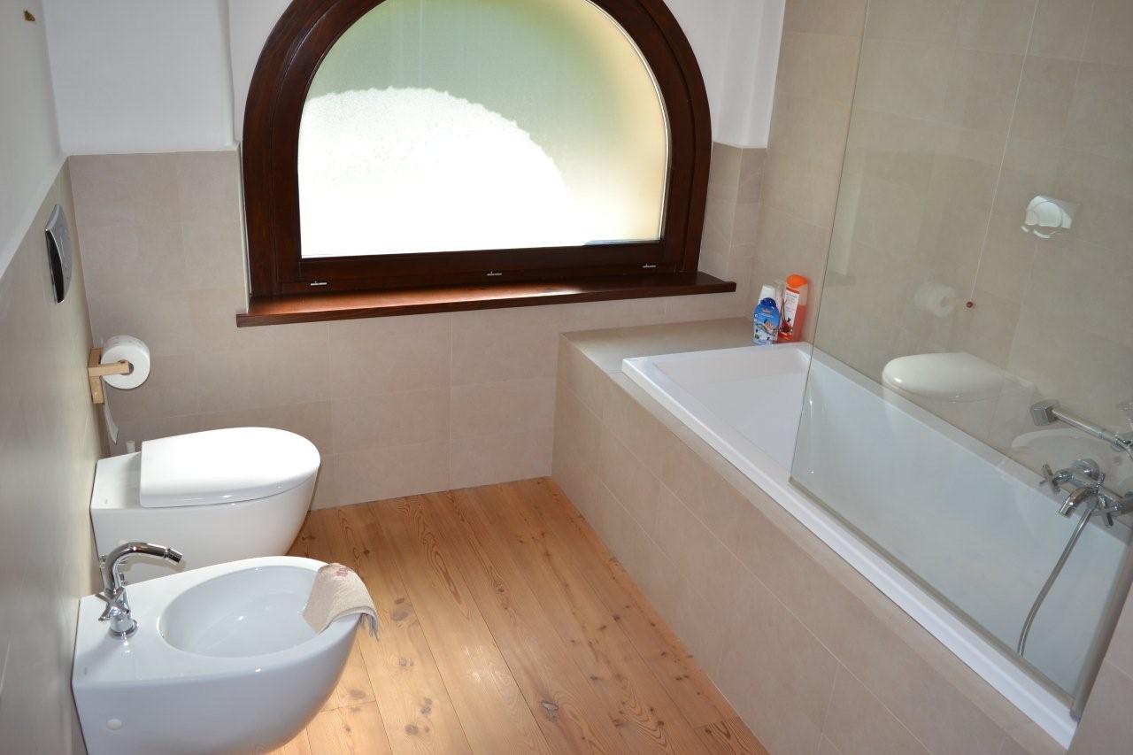 Country house with pool in Montottone