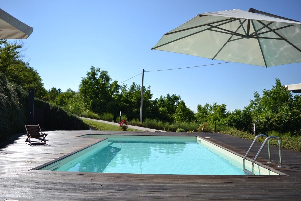 Country house with pool in Montottone